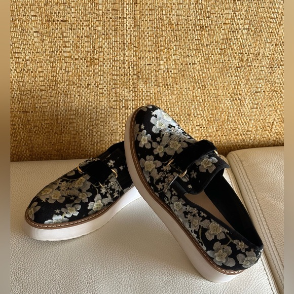 Zara Shoes made of shiny brocade with a pattern and white soles.Size 40 (fit 39) - Picture 8 of 13